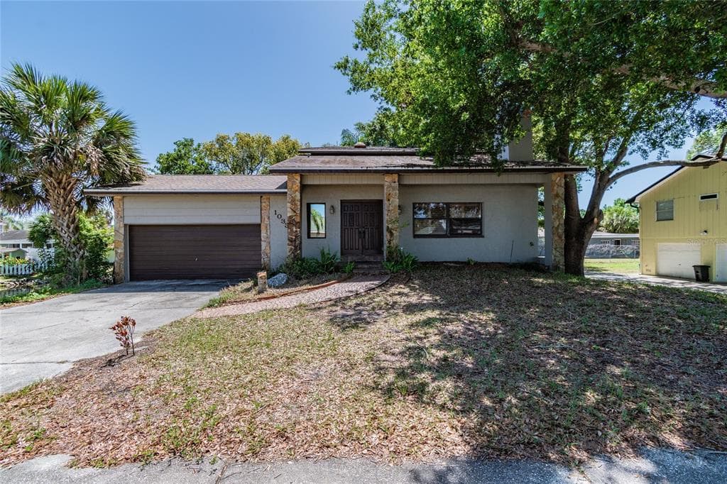 1033 JAMAICA WAY TARPON SPRINGS, FL 34689