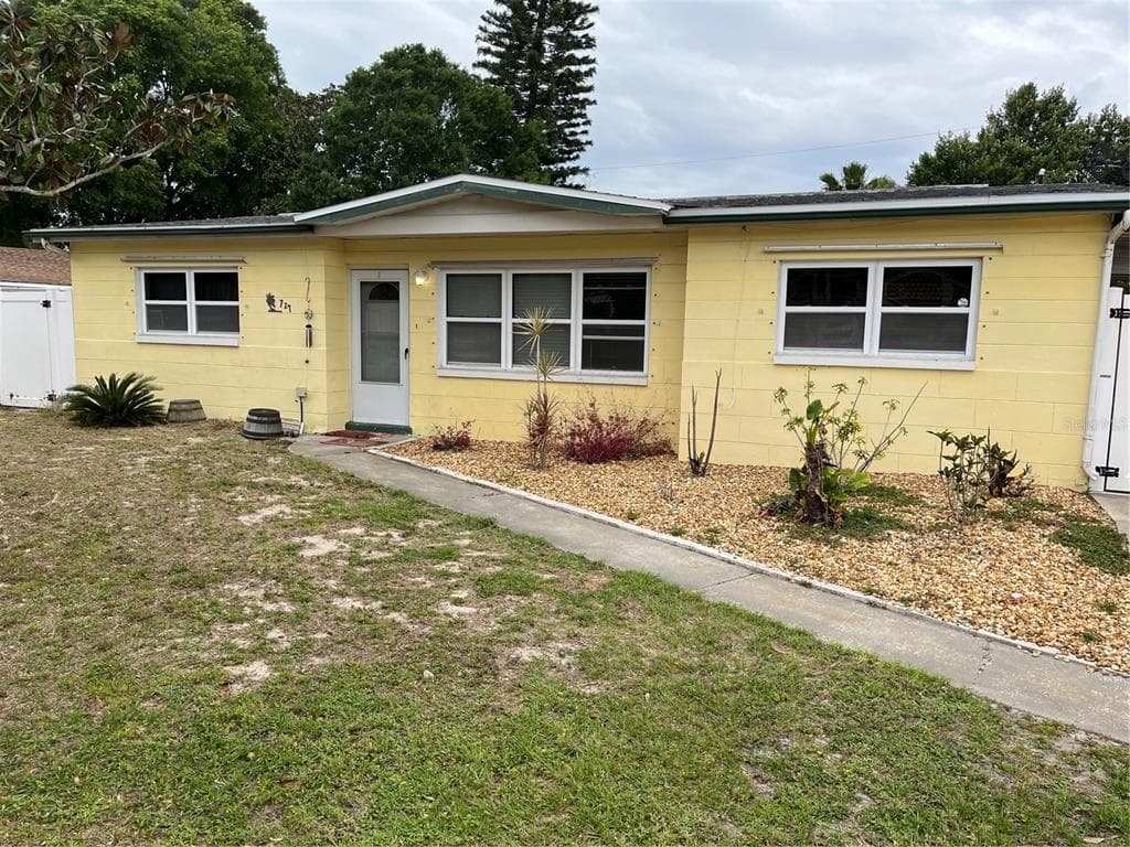 727 SUNSET DRIVE TARPON SPRINGS, FL 34689