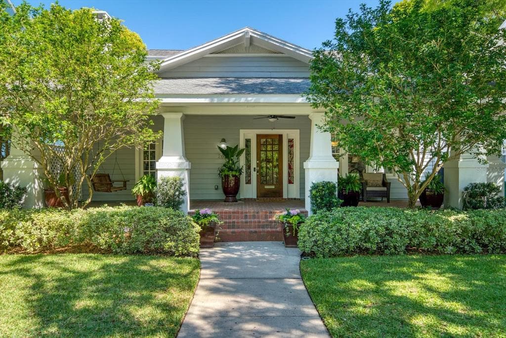 2611 W SUNSET DRIVE TAMPA, FL 33629