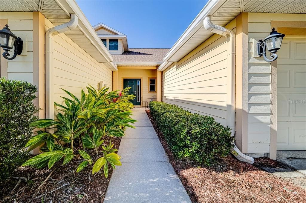 8973 IRON OAK AVENUE TAMPA, FL 33647