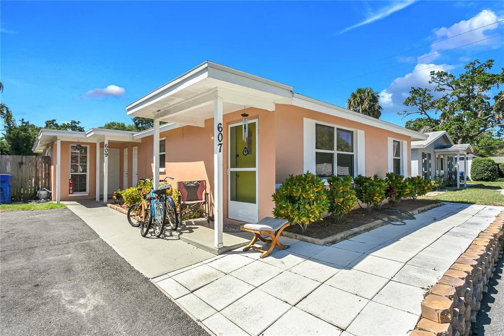 607 LYNDHURST STREET DUNEDIN, FL 34698