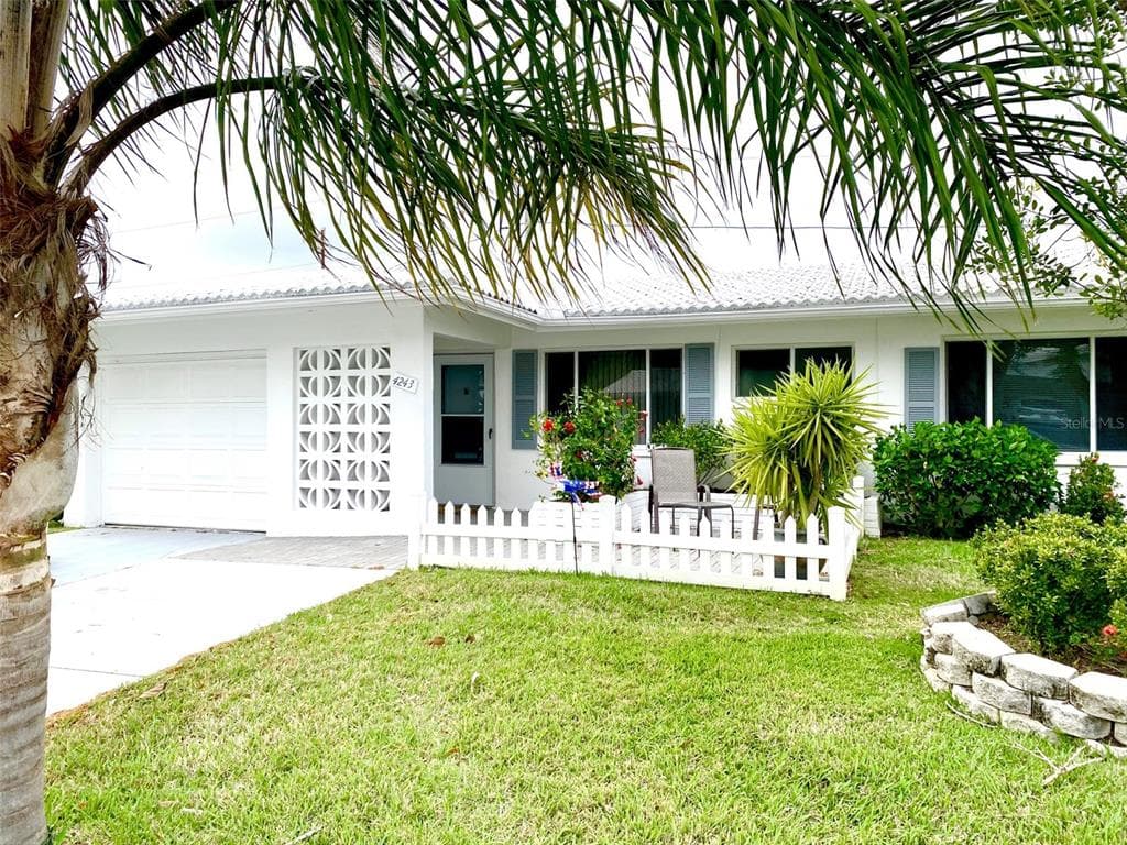 4243 W 96TH TERRACE N UNIT 2 PINELLAS PARK, FL 33782