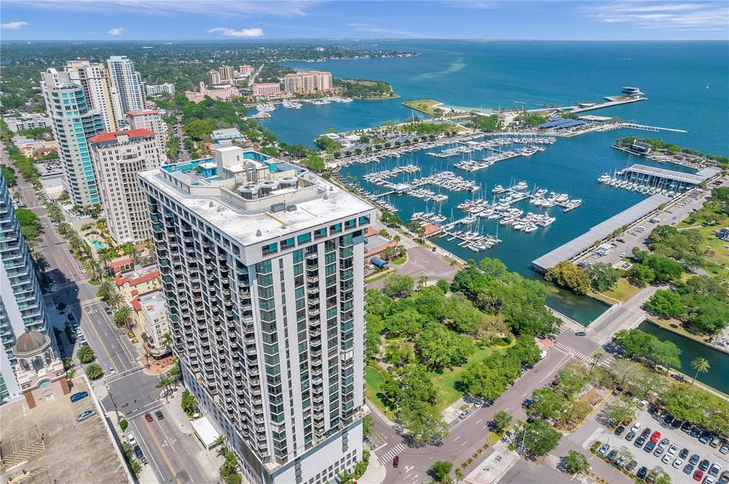 1 BEACH DRIVE SE UNIT 1412 ST PETERSBURG, FL 33701