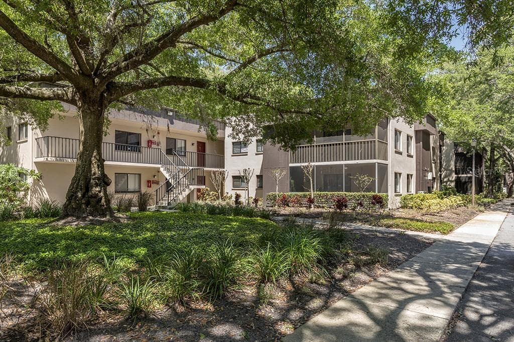 11704 RAINTREE VILLAGE BOULEVARD UNIT A TEMPLE TERRACE, FL 33617