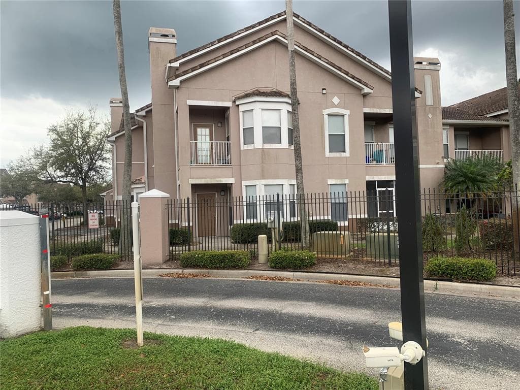 18022 VILLA CREEK DRIVE DRIVE UNIT 18022 TAMPA, FL 33647
