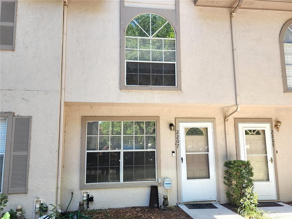 2207 FLETCHERS POINT CIRCLE TAMPA, FL 33613