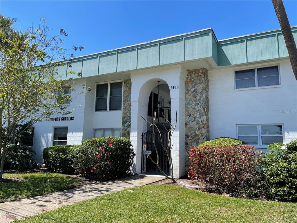 3100 HARTFORD STREET N UNIT 105 ST PETERSBURG, FL 33713
