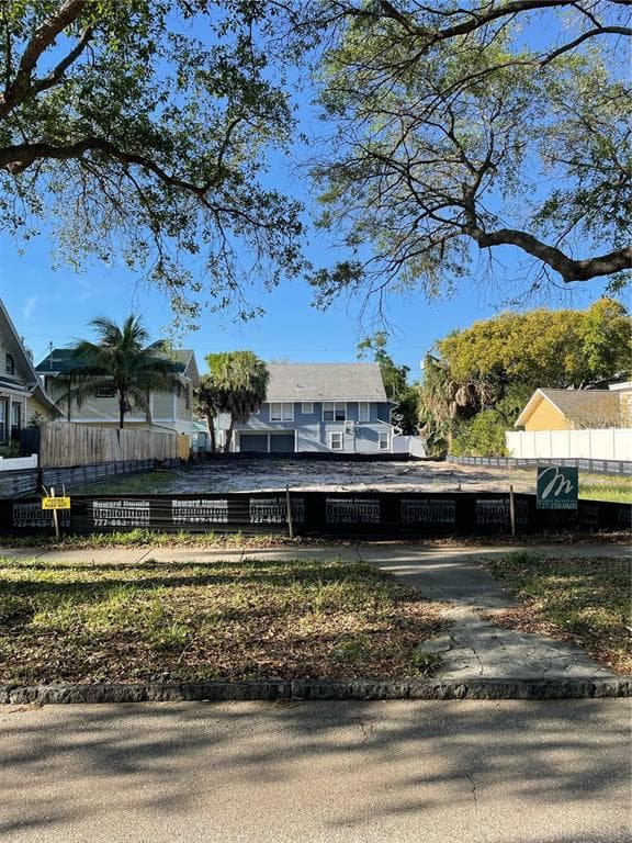 249 9TH AVENUE NE ST PETERSBURG, FL 33701