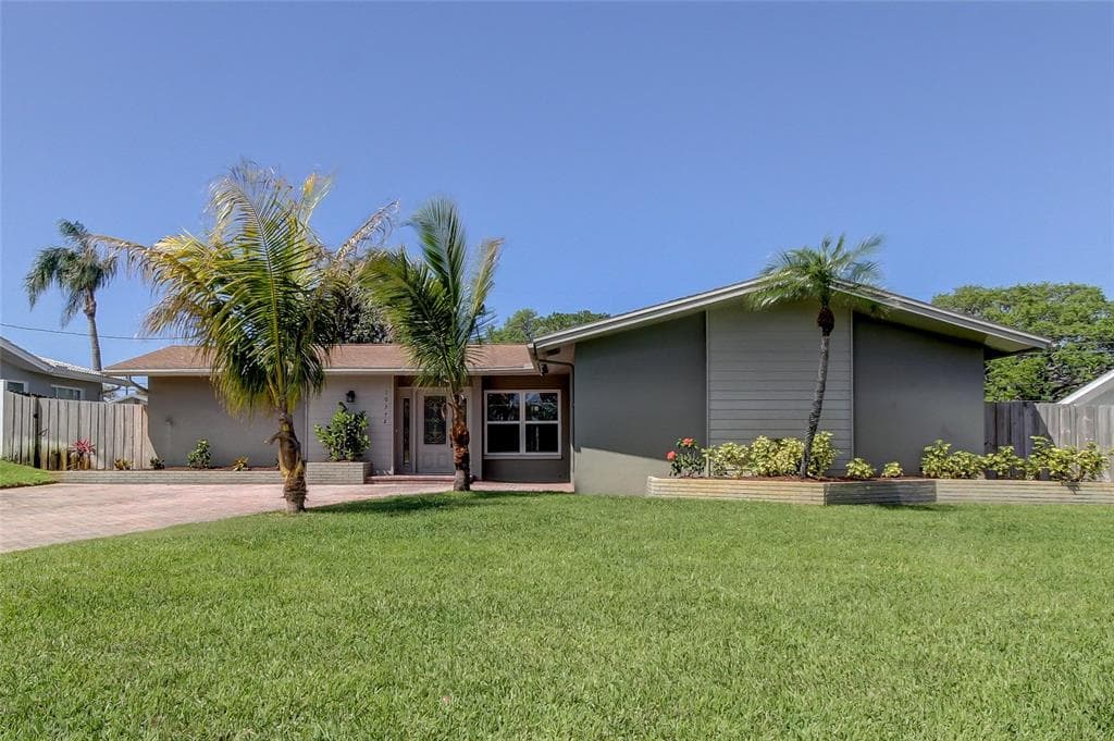 10372 HETRICK CIRCLE W LARGO, FL 33774