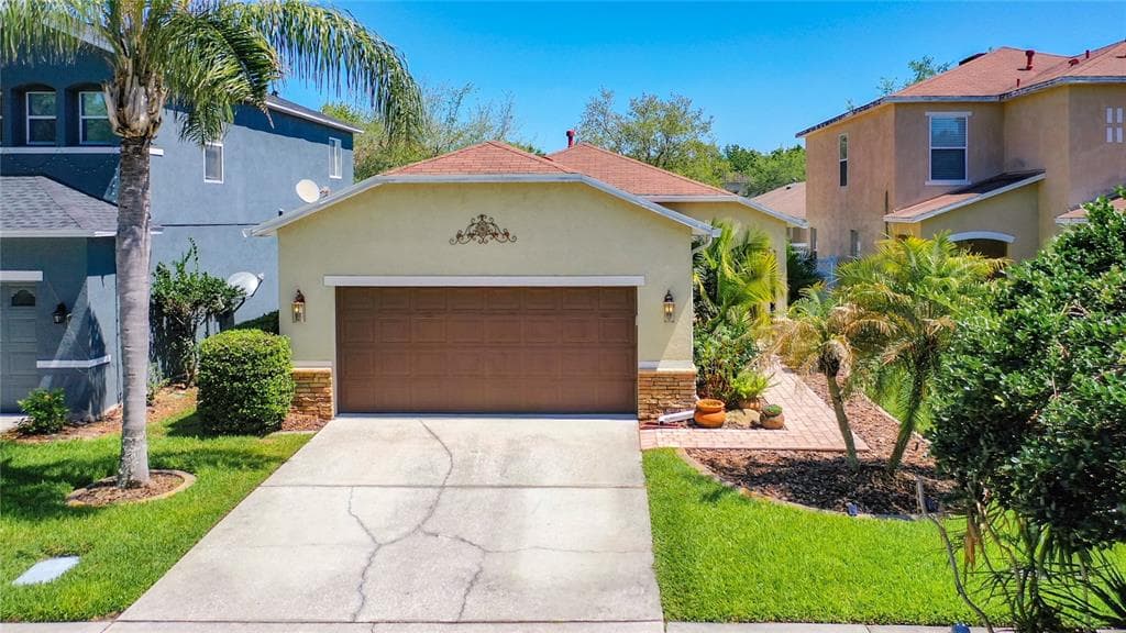 2410 SILVERMOSS DR WESLEY CHAPEL, FL 33544