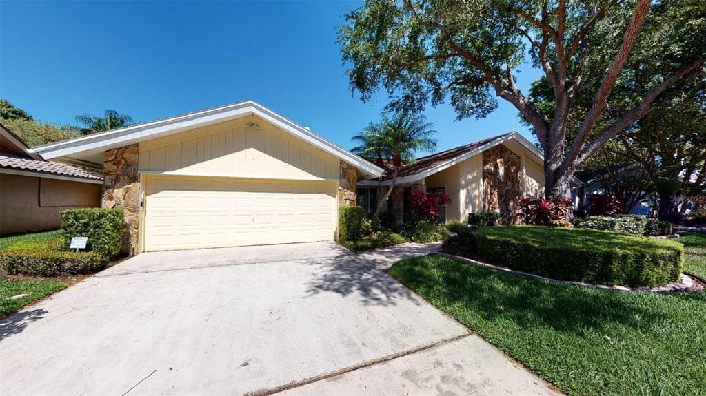 4117 CROSSWATER DRIVE TAMPA, FL 33615
