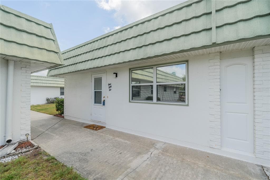 302 ANDOVER PLACE S UNIT 152 SUN CITY CENTER, FL 33573