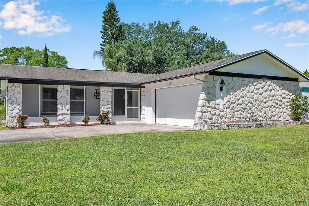 11753 88TH TERRACE SEMINOLE, FL 33772
