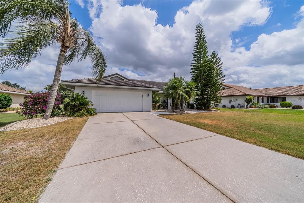 704 MEDINA WAY SUN CITY CENTER, FL 33573