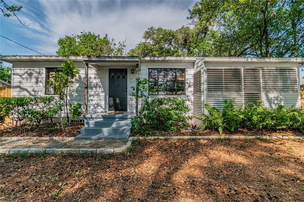8208 N OLA AVENUE TAMPA, FL 33604