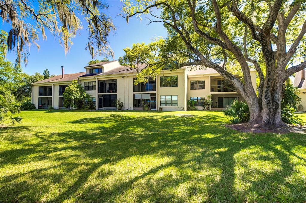 5112 PURITAN CIRCLE UNIT 5112 TAMPA, FL 33617