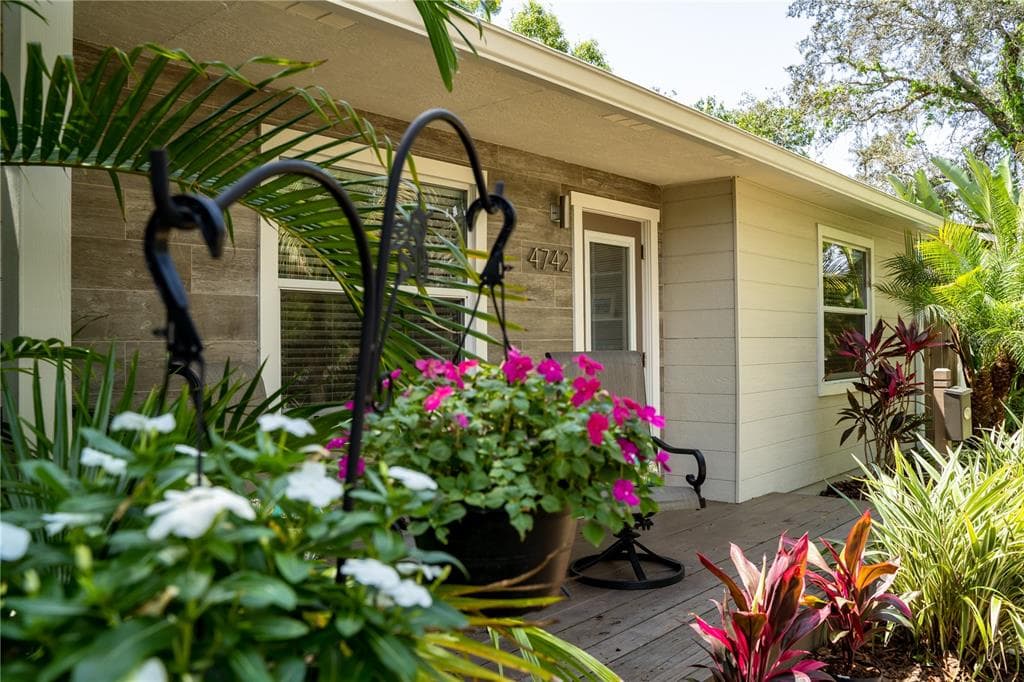 4742 BURLINGTON AVENUE N ST PETERSBURG, FL 33713