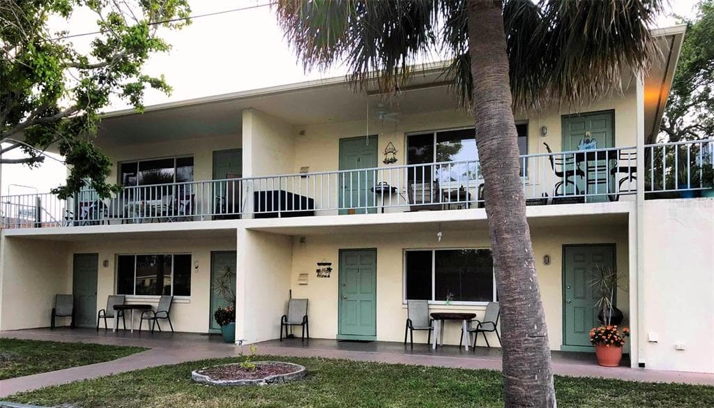 2710 2ND STREET UNIT 4 INDIAN ROCKS BEACH, FL 33785