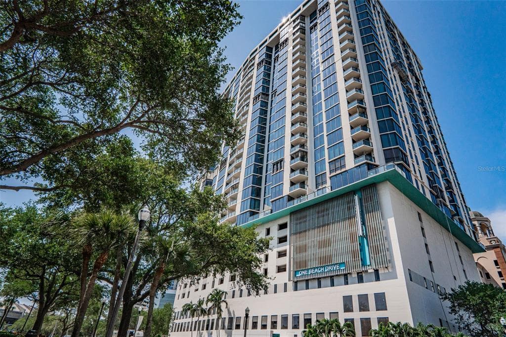 1 BEACH DRIVE SE UNIT 2010 ST PETERSBURG, FL 33701