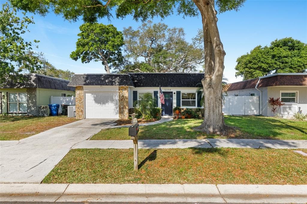 12254 MALLORY DRIVE LARGO, FL 33774