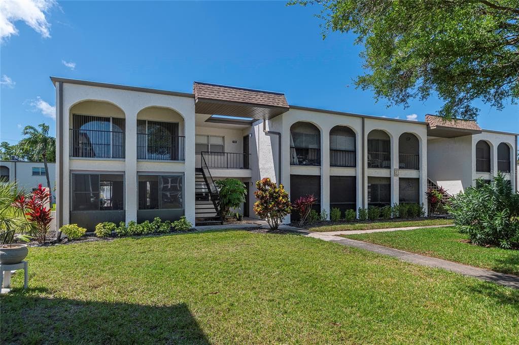 7701 STARKEY ROAD UNIT 725 SEMINOLE, FL 33777