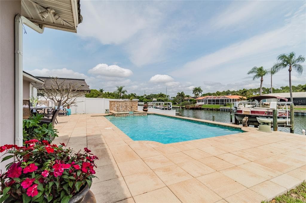 3933 VENETIAN WAY TAMPA, FL 33634