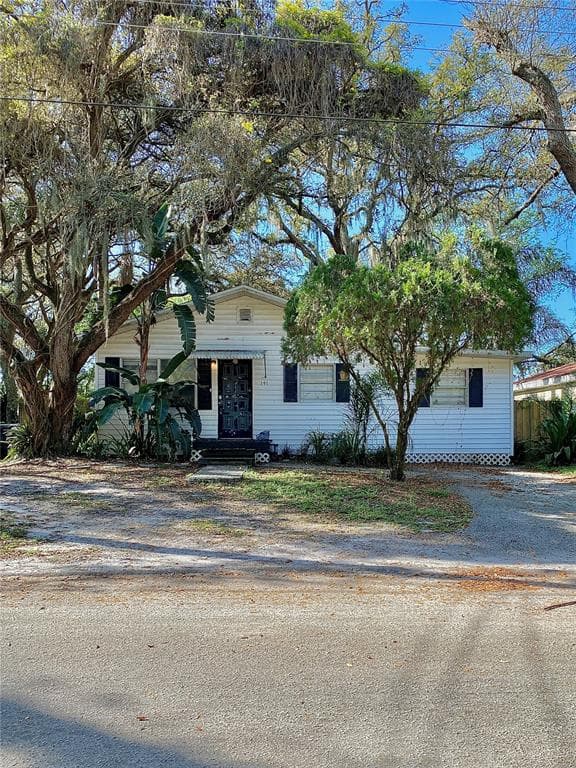 141 E 145TH AVENUE TAMPA, FL 33613