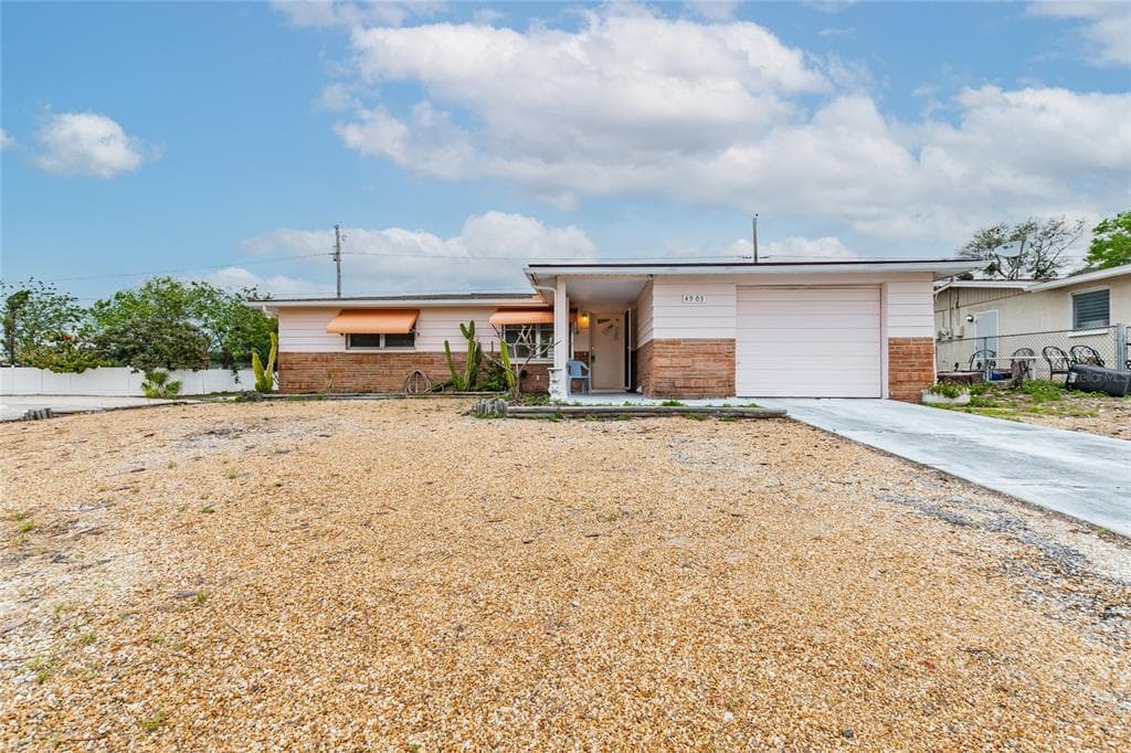 4903 GUARDIAN AVENUE HOLIDAY, FL 34690