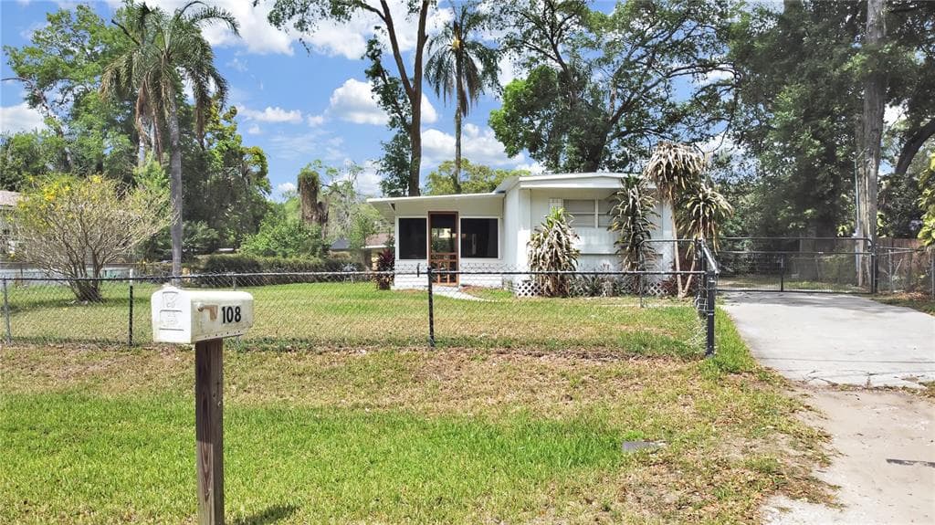 108 W EMPIRE DR BRANDON, FL 33510