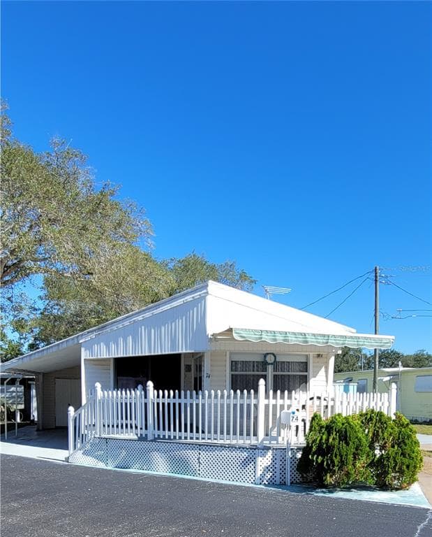 7801 34TH AVENUE N UNIT 74 ST PETERSBURG, FL 33710