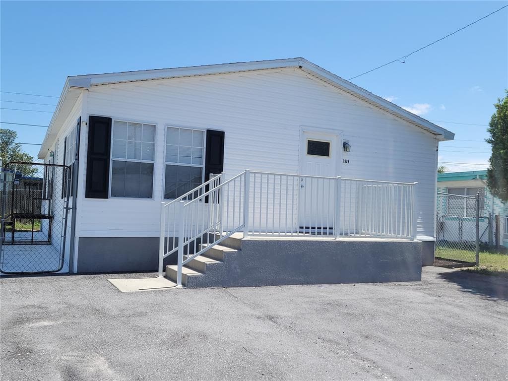 1924 PLEASURE DRIVE HOLIDAY, FL 34691