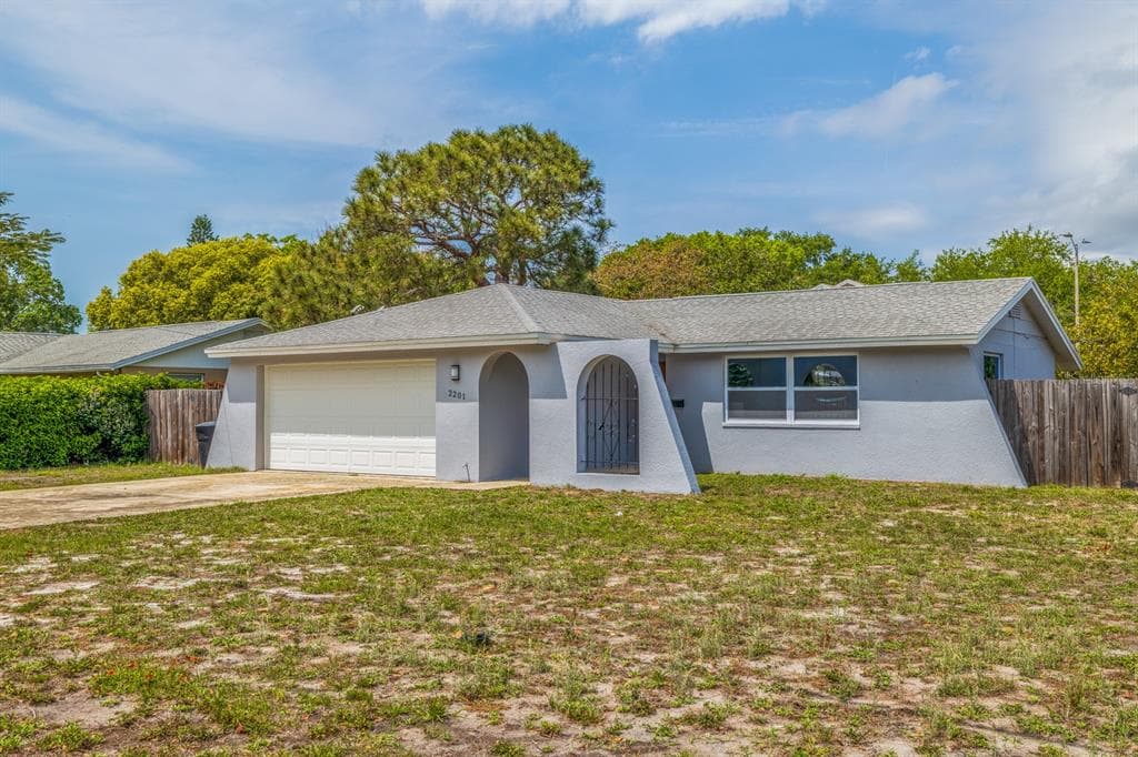2201 66TH AVENUE S ST PETERSBURG, FL 33712