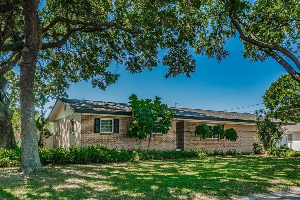 306 BOGER BOULEVARD N