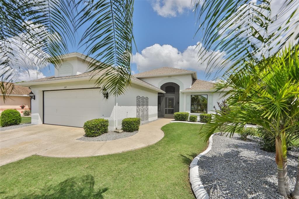 227 LINGER LANE SUN CITY CENTER, FL 33573
