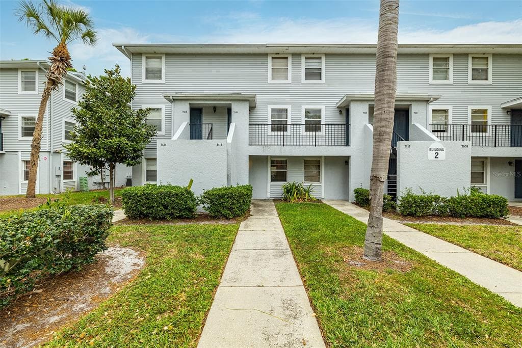 7117 E BANK DRIVE UNIT 2102 TAMPA, FL 33617
