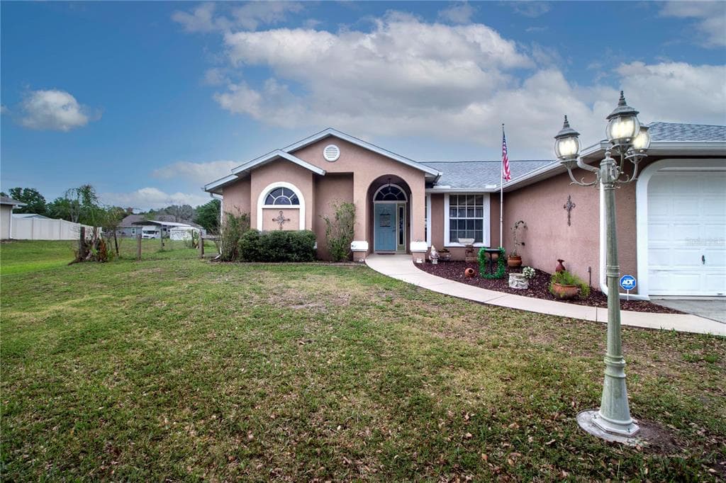 610 BUTCH CASSIDY TRAIL WIMAUMA, FL 33598