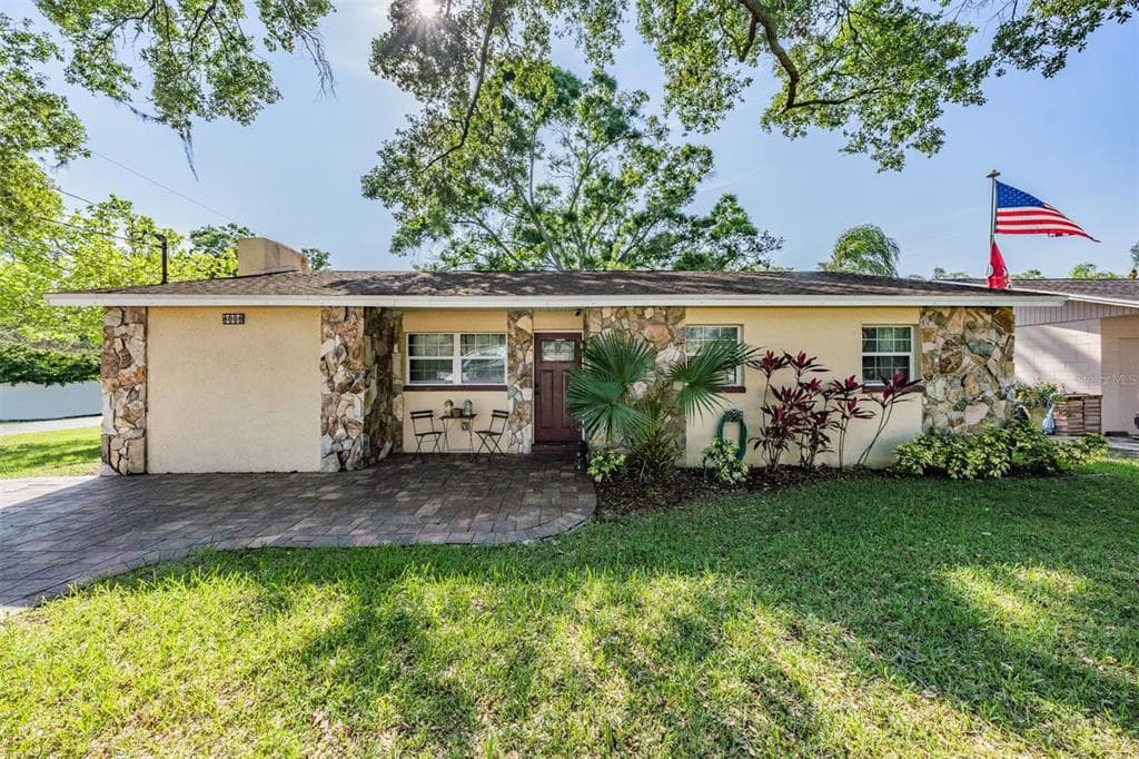 8008 N NEWPORT AVENUE TAMPA, FL 33604