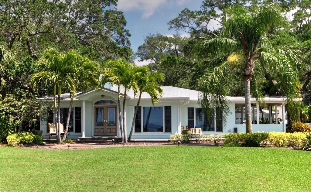 549 EDGEWATER DRIVE
