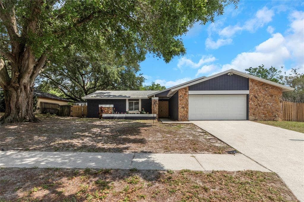 1514 TWIN PALMS LOOP LUTZ, FL 33559
