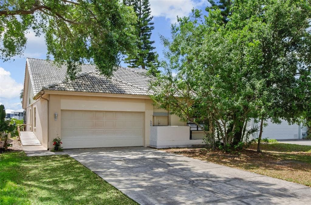 906 SHAGOS DRIVE APOLLO BEACH, FL 33572