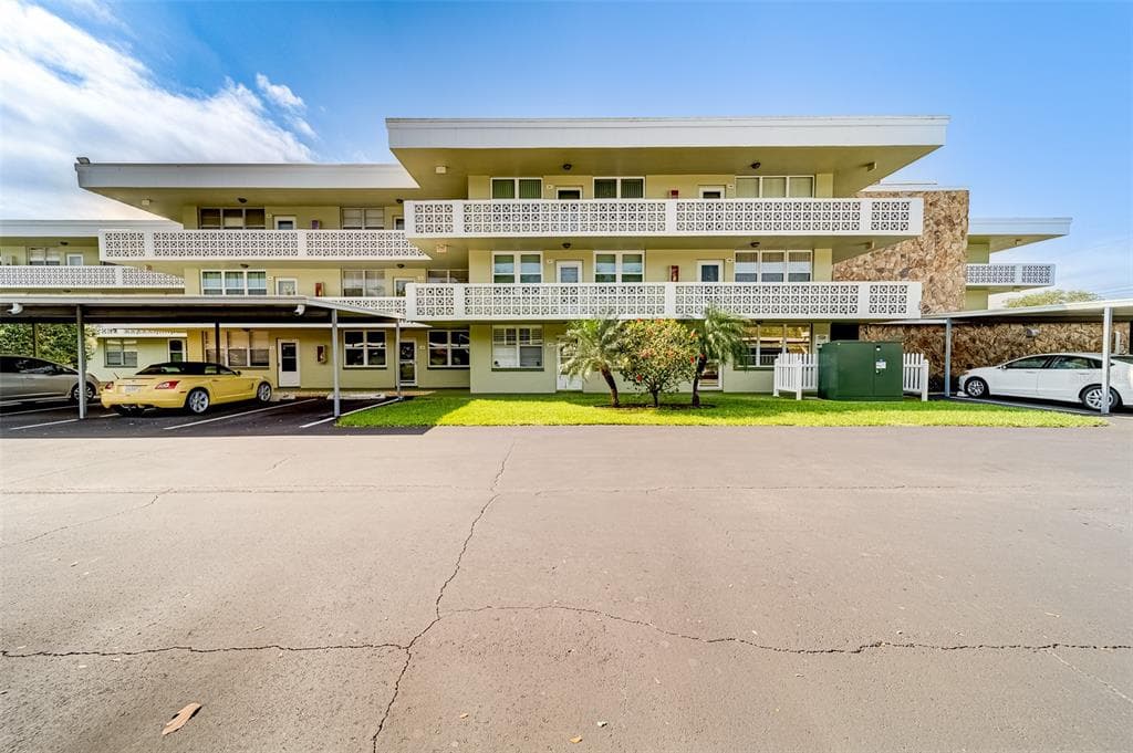 4885 1ST STREET NE UNIT 307 ST PETERSBURG, FL 33703