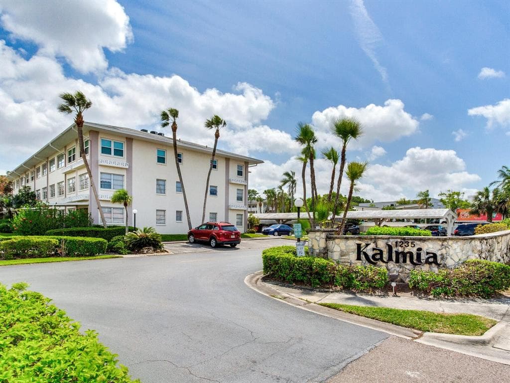 1235 S HIGHLAND AVENUE UNIT 4-202 CLEARWATER, FL 33756