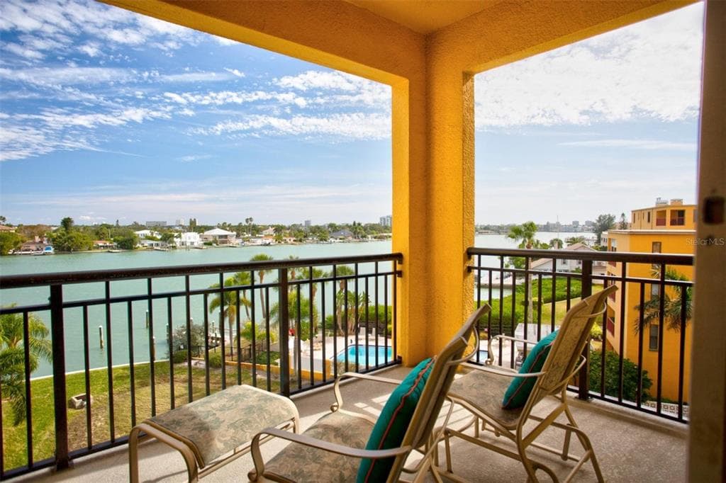 10315 GULF BOULEVARD UNIT 308 TREASURE ISLAND, FL 33706