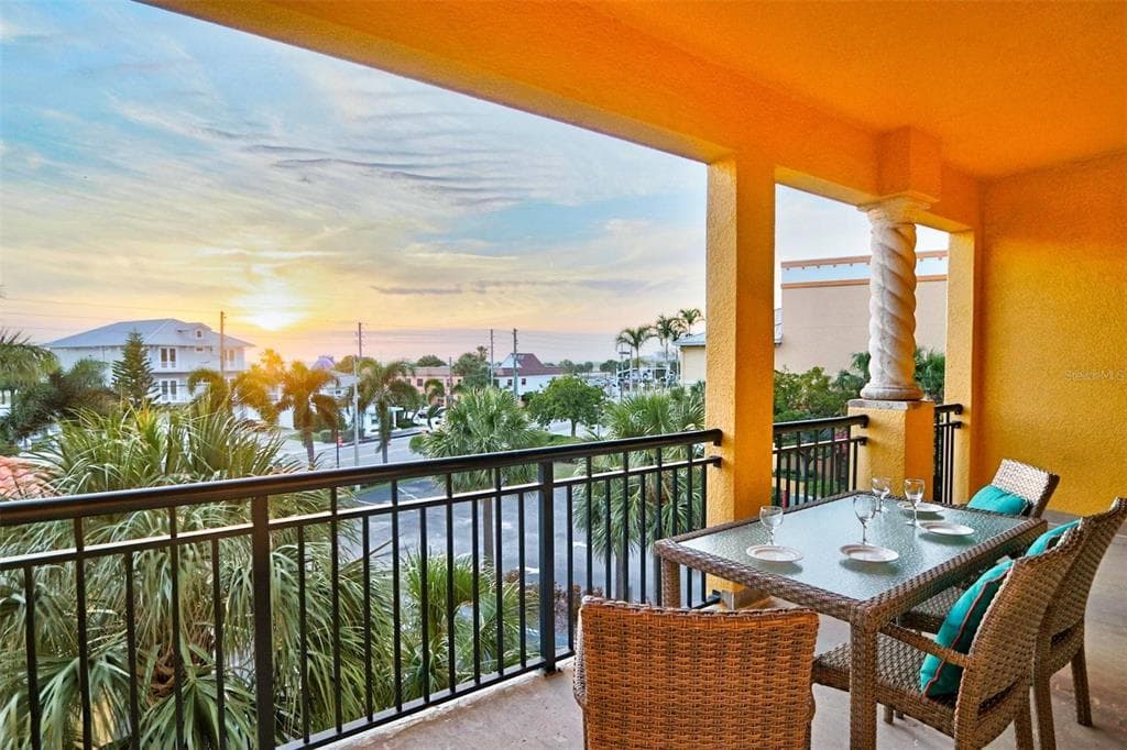 10315 GULF BOULEVARD UNIT 204 TREASURE ISLAND, FL 33706