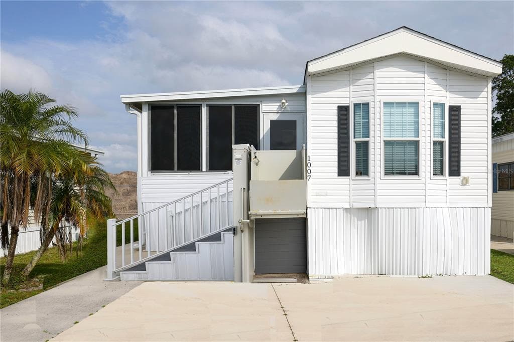 3333 26TH AVENUE E UNIT 1007 BRADENTON, FL 34208