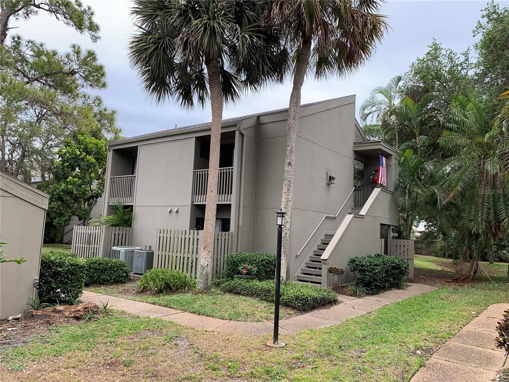 121 WOODLAND PL UNIT 121 OSPREY, FL 34229