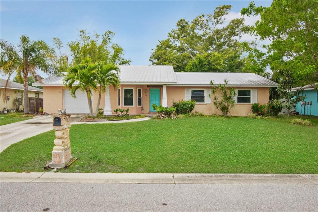 912 69TH STREET NW BRADENTON, FL 34209