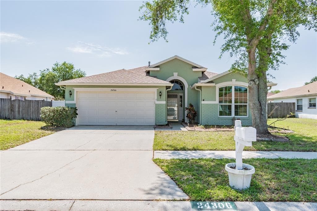 24306 ROLLING VIEW COURT LUTZ, FL 33559
