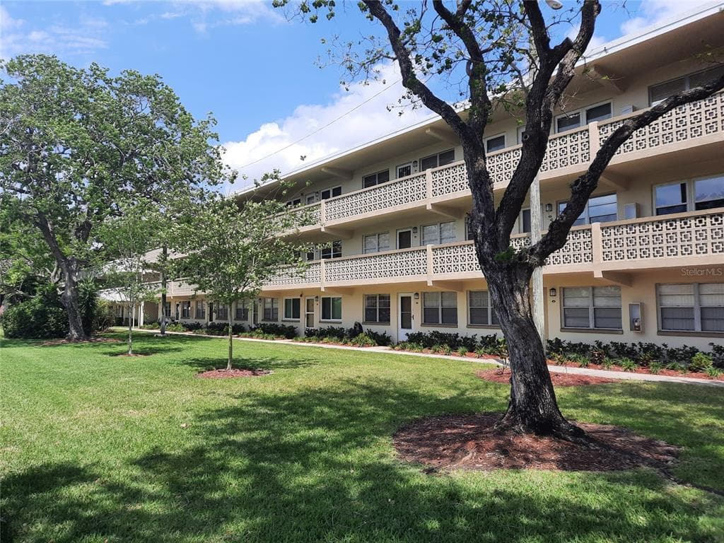 1051 79TH AVENUE N UNIT 204 ST PETERSBURG, FL 33702