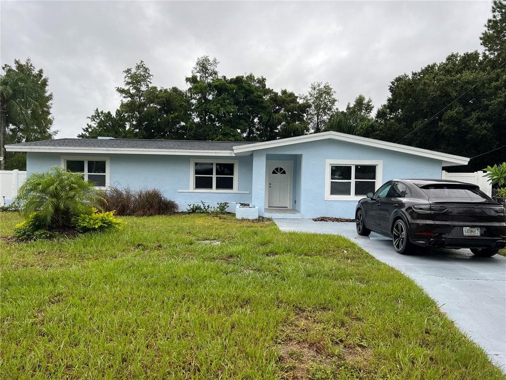 8640 GARDENIA DRIVE SEMINOLE, FL 33777